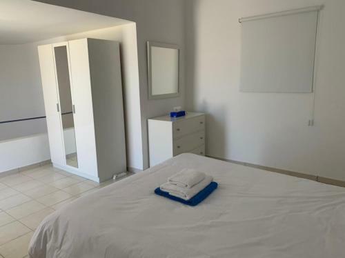 Modern, Stylish 4-bedroom Villa - Limnaria Villas