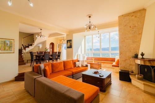Villa Dinos