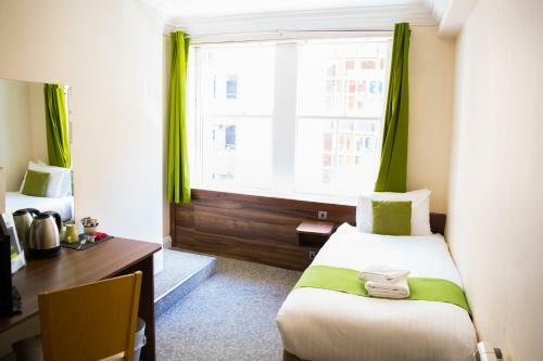 Surtees Hotel