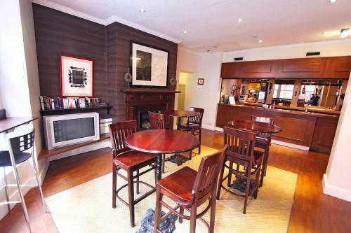 Surtees Hotel