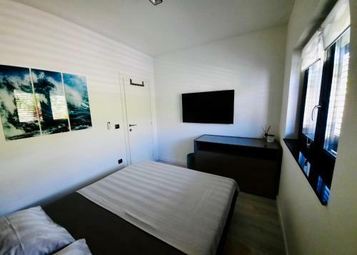 Pool And Sea Luxury Apartment