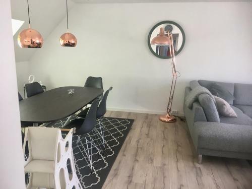 2 Br Apartment On Walk Street