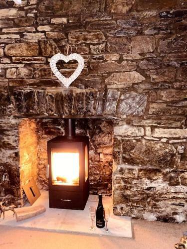 The Cwtch, With Log Fire, Sleeps 5, Pets Welcome, Nr Zip World Tower