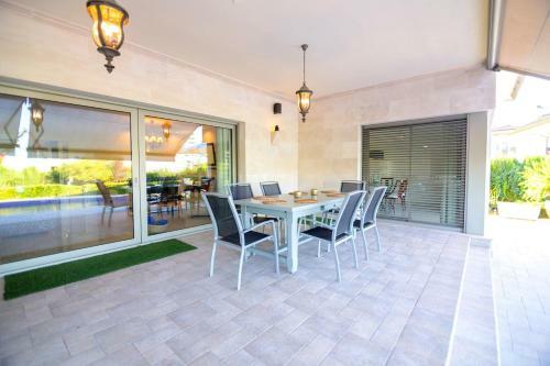 Villa Bellviure , Con Piscina Privada