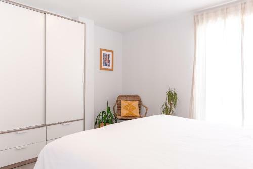 Top Apartment: Sea Views, Terrace And Pool