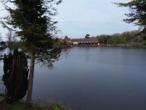 Lakeside Lodges