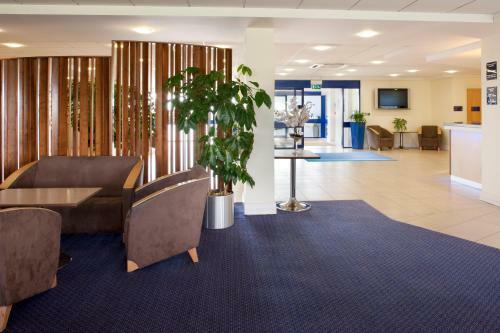 Hotel Holiday Inn Express Cardiff Airport
