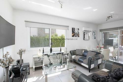 Beautiful Villa Minutes From The Beach, Protaras Villa 1405