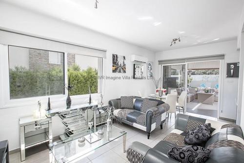 Beautiful Villa Minutes From The Beach, Protaras Villa 1405