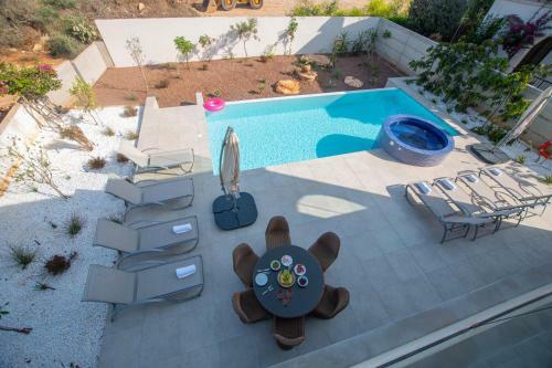 Villa Protaras Art House Seviews
