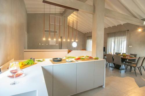 Villa Protaras Art House Seviews