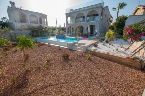 Villa Protaras Art House Seviews