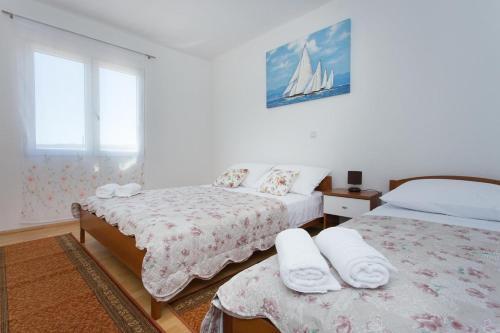 Apartments With A Parking Space Vinisce, Trogir - 18073