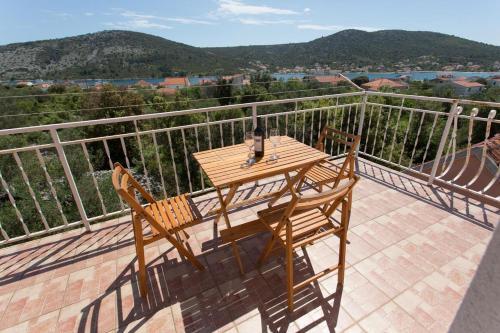 Apartments With A Parking Space Vinisce, Trogir - 18073