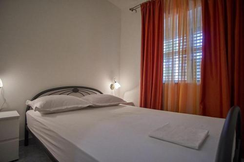 Apartments By The Sea Vinisce, Trogir - 18225
