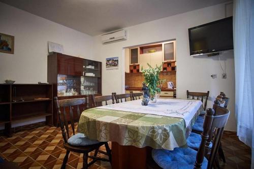Apartments By The Sea Vinisce, Trogir - 18225