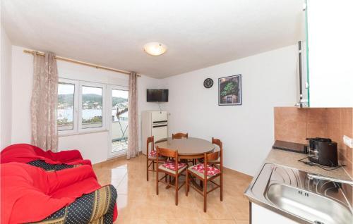 Stunning Apartment In Vinisce With 2 Bedrooms