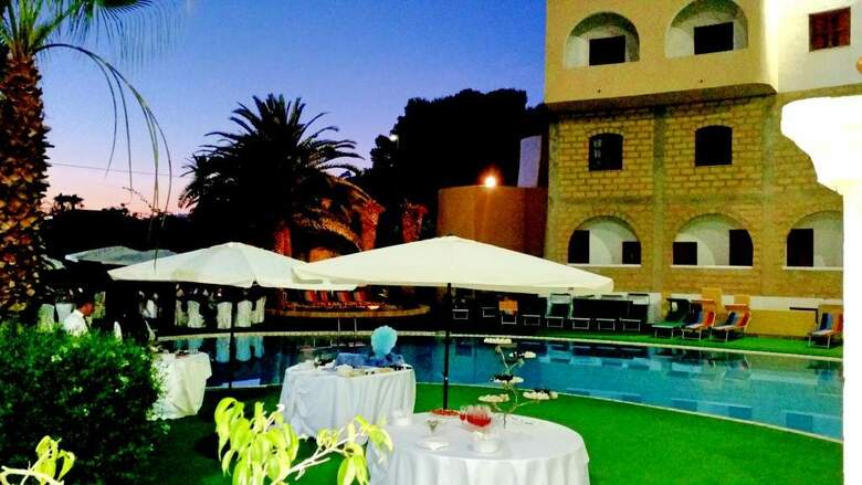 Hotel Akrabello