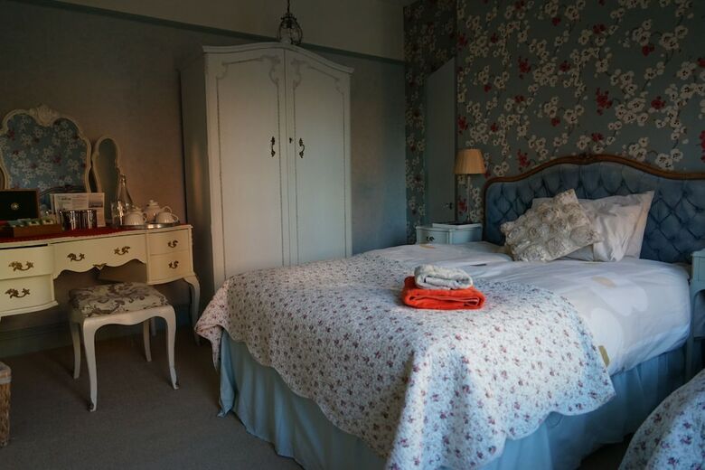 Hostal The Poplars