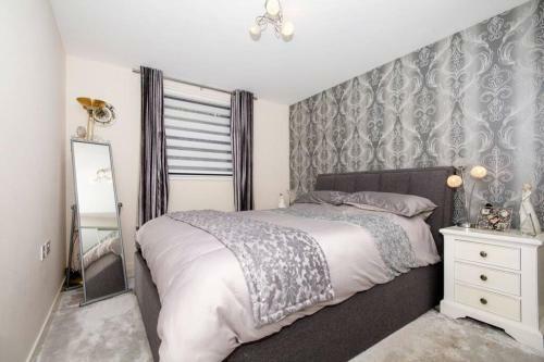Aberdeen 2 Bedroom Apartment, Private Parking And Wifi