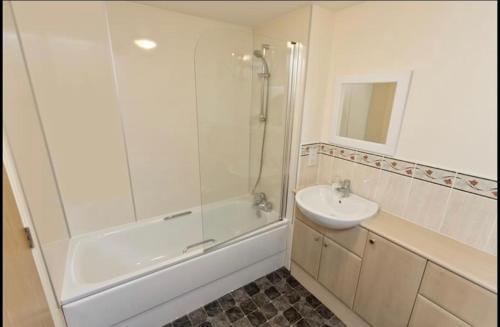 Apartamento Spacious 2bed Flat W/private Parking