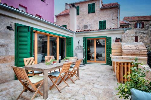 Stone Villa Lemon With Pool In Vis