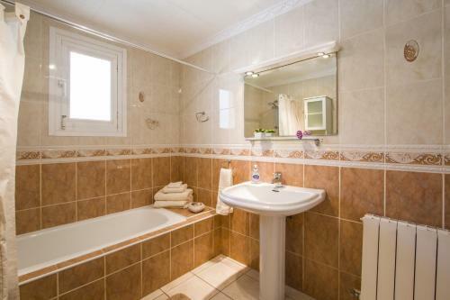 Villa Graham Holiday Rentals - Montgo