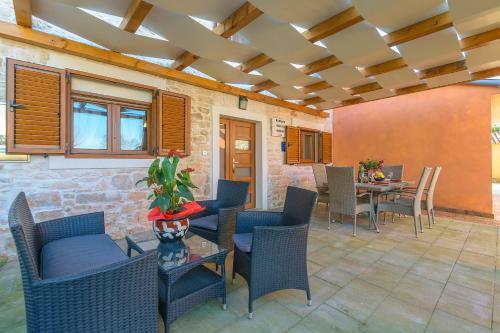 Spacious Holiday Home Guran