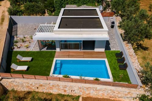 Villa For Two Person With Pool In Peroj