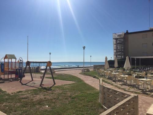 Renovated Apartment In A Beachfront Complex