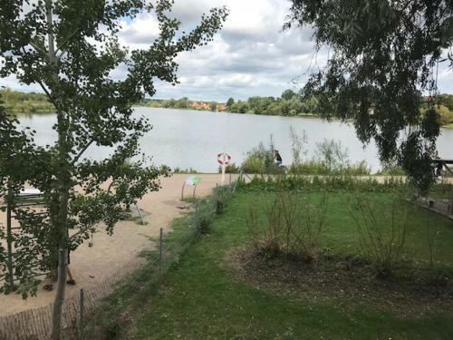 Apartamento Centralt I Gentofte I 2 Plan, Ved S-tog Og Busser