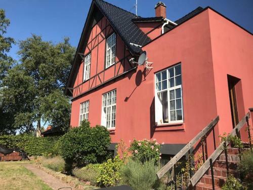 Apartamento Centralt I Gentofte I 2 Plan, Ved S-tog Og Busser