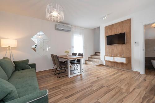 Luxury Apartments - La Vir 1 & 2