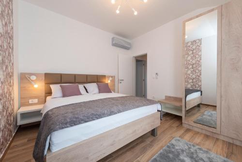 Luxury Apartments - La Vir 1 & 2