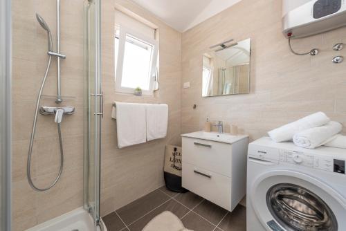 Luxury Apartments - La Vir 1 & 2