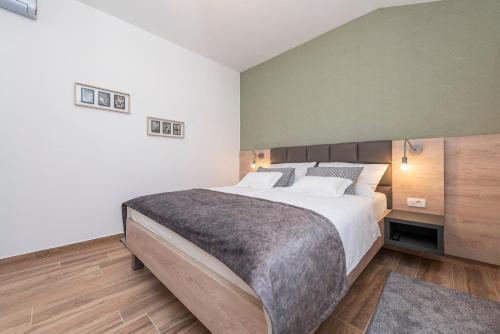 Luxury Apartments - La Vir 3 & 4