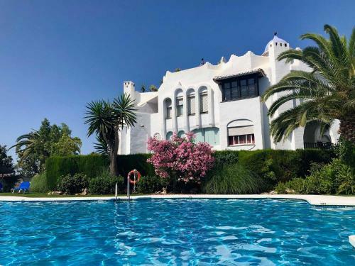 New Apartment 300m From The Beach