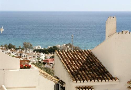 Highly Situated Apartment Sea Views