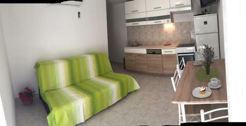 Begonia Green Apartment