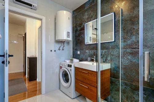 Luxury Apartments Hills