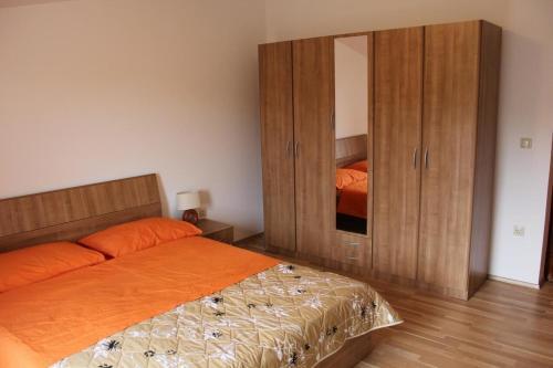 Apartments With A Parking Space Vir - Lozice, Vir - 18521