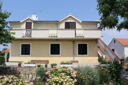 Apartments With A Parking Space Vir - Lozice, Vir - 18521