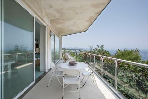 Apartamento Lighthouse On The Sea In Pozzillo - Starfish