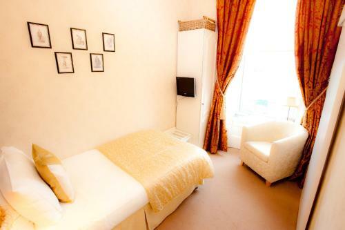 Hostal Golf View B&B
