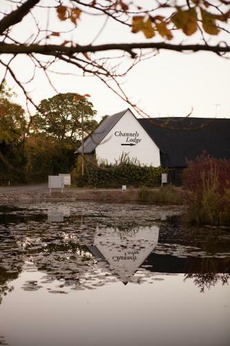 Hostal Channels Lodge
