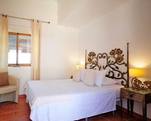 Hostal La Fuente Retreat - B&B