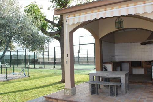 Luxurious Villa. Pr�vate Pool, Padel Court. Subway