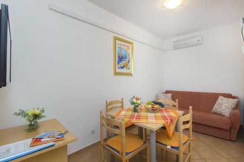 Apartments With A Parking Space Srima - Vodice, Vodice - 17660