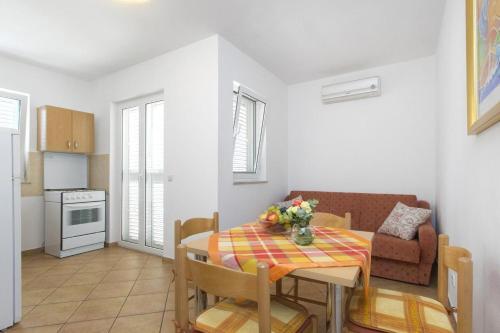 Apartments With A Parking Space Srima - Vodice, Vodice - 17660