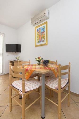 Apartments With A Parking Space Srima - Vodice, Vodice - 17660